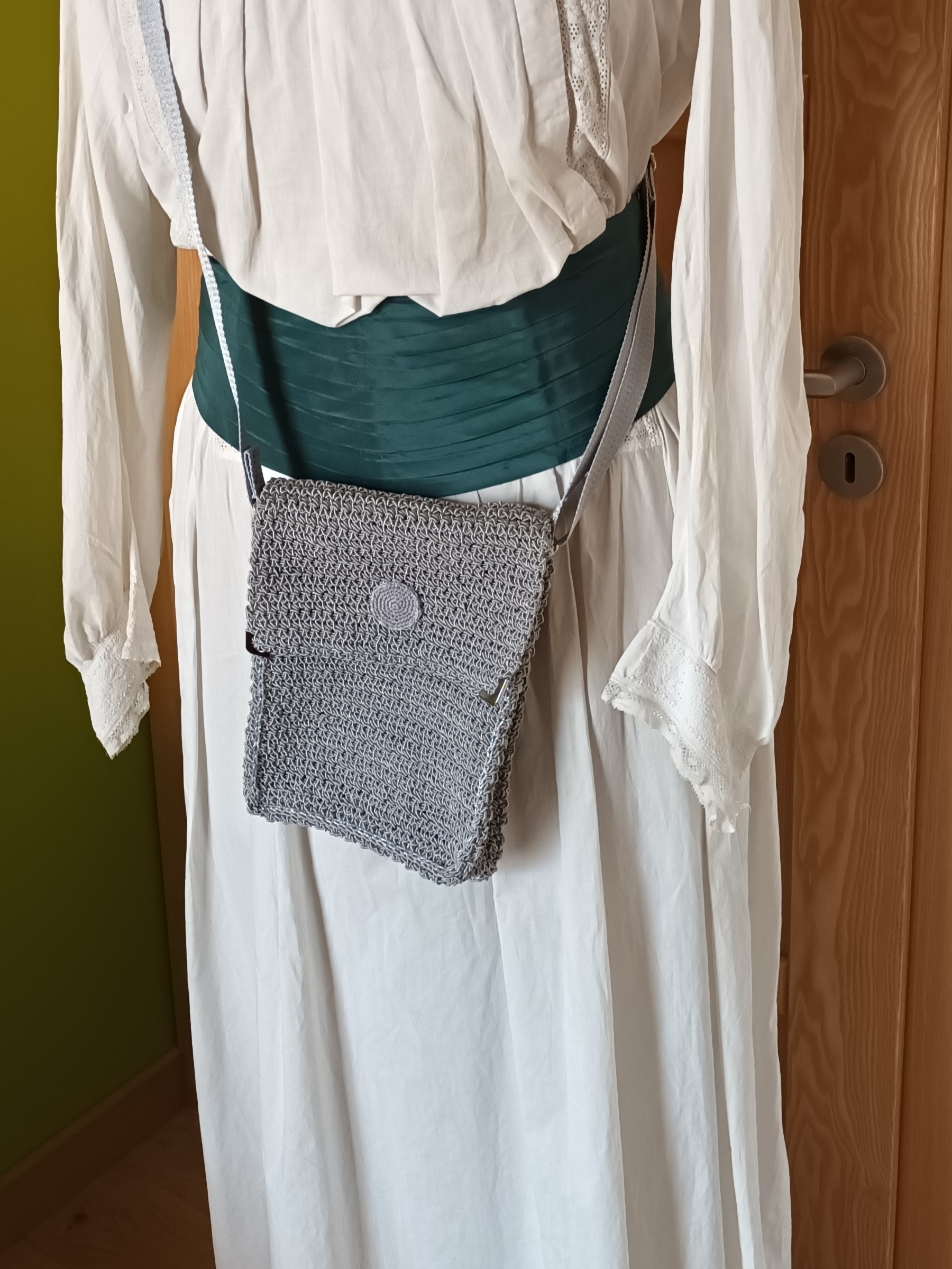 Pochette bandoulière crochet gris clair