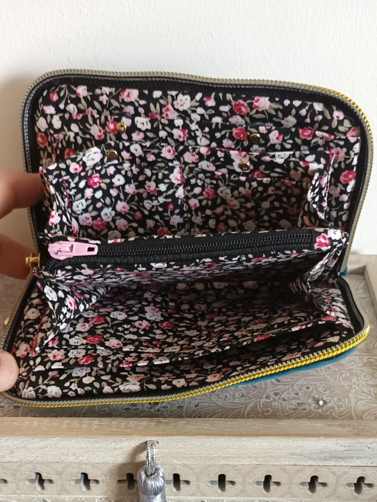 Portefeuille tissu compact zippé unique